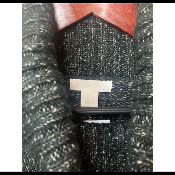 H&M TurtleNeck Knit Sweater - Picture 3 of 5